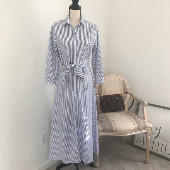 Dresses & Skirts - Pinstripe figure flattering maxi dress.